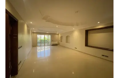 Apartment - 3 Bedrooms - 2 Bathrooms for rent in Zayed 2000 - 4th District - Sheikh Zayed City - Giza