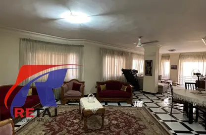 شقة - 3 غرف نوم - 2 حمامات للبيع في شارع الدكتور حسن الشريف - المنطقة الثامنة - مدينة نصر - القاهرة