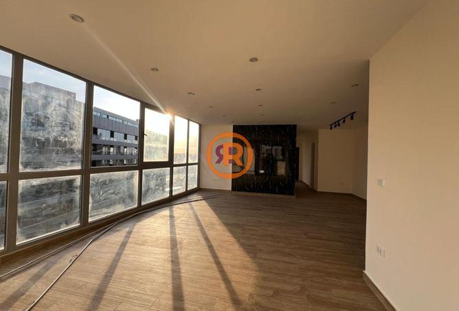 8382874 - Property Image 2