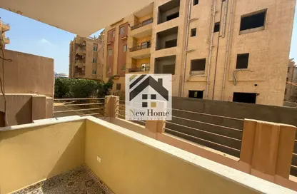 Apartment - 3 Bedrooms - 3 Bathrooms for sale in Abou El Houl - New Cairo City - Cairo