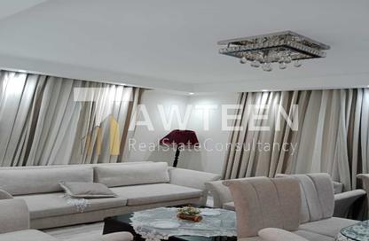 Apartment - 5 Bedrooms - 4 Bathrooms for sale in Omar Ibn Abd al Aziz St. - District 1 - The 5th Settlement - New Cairo City - Cairo