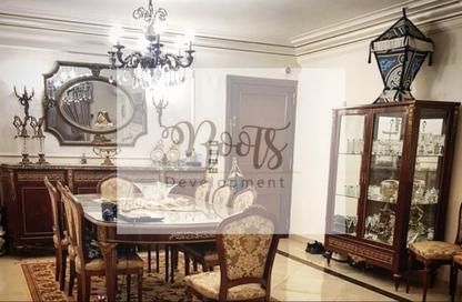 Apartment - 2 Bedrooms - 1 Bathroom for sale in Shagaret Al Dor St. - Zamalek - Cairo