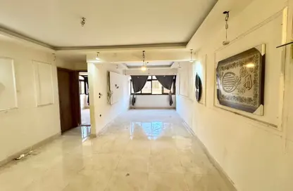 شقة - 3 غرف نوم - 2 حمامات للبيع في شارع السيدة سكينة إبنت الحسين - كفر عبده - رشدي - حي شرق - الاسكندرية