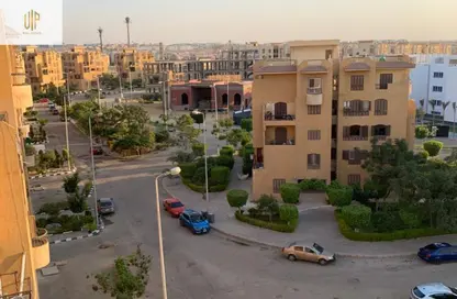 Apartment - 2 Bedrooms - 1 Bathroom for sale in Mohamed Naguib Axis - North Investors Area - New Cairo City - Cairo