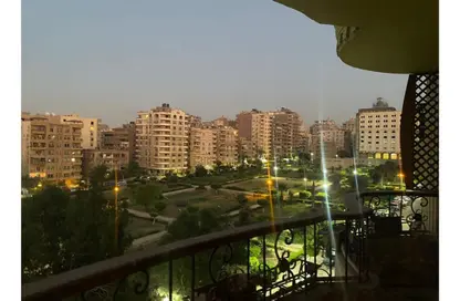شقة - 4 غرف نوم - 3 حمامات للبيع في شارع عبد المنعم سند - المنطقة الأولى - مدينة نصر - القاهرة