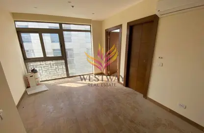 Office Space - Studio - 1 Bathroom for rent in Arkan Plaza - 26th of July Corridor - Sheikh Zayed City - Giza