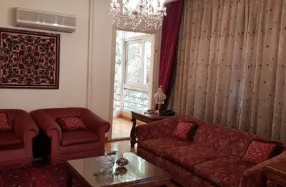 شقة - 4 غرف نوم - 2 حمامات للايجار في شارع مصدق - الدقي - الجيزة