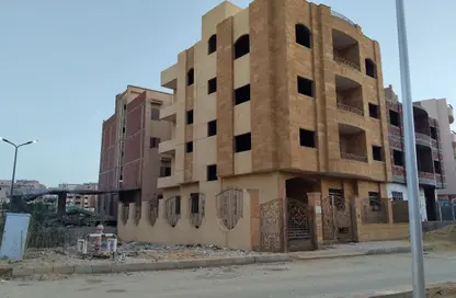 بناية كاملة - 8 غرف نوم - 8 حمامات للبيع في المجاورة الثانية - الاسكان العائلي - مدينة الشروق - القاهرة