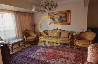 طابق كامل - 2 غرف نوم - 3 حمامات للبيع في شارع سليمان اباظه - المهندسين - الجيزة