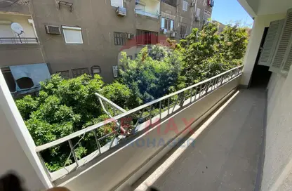 شقة - 5 غرف نوم - 2 حمامات للبيع في شارع الزهراء - الدقي - الجيزة شقة - 5 غرف نوم - 2 حمامات للبيع في شارع الزهراء - الدقي - الجيزة