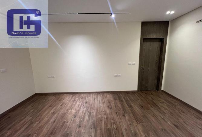 8305439 - Property Image 3