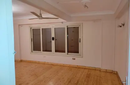 Office Space - Studio - 2 Bathrooms for rent in Doctor Yassin Abdel Ghaffar St. - Area C - Ganoob El Acadimia - New Cairo City - Cairo