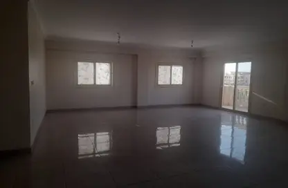 شقة - 3 غرف نوم - 3 حمامات للايجار في الشروق سبرنجز - كمبوندات الشروق - مدينة الشروق - القاهرة