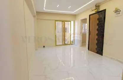 شقة - 3 غرف نوم - 1 حمام للبيع في ميامي - حي اول المنتزة - الاسكندرية