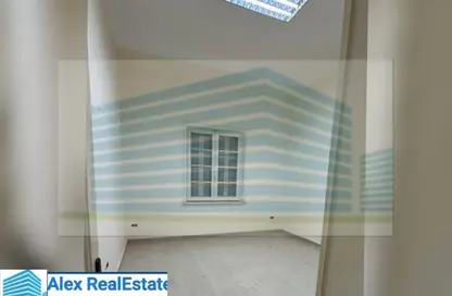 شقة - 3 غرف نوم - 2 حمامات للايجار في شارع فؤاد - محطة الرمل - حي وسط - الاسكندرية