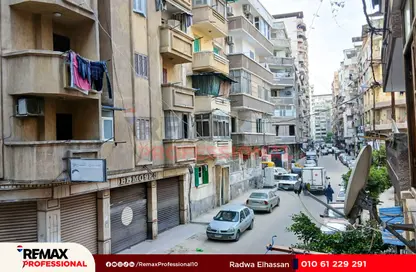 Apartment - 2 Bedrooms - 2 Bathrooms for sale in Omar Al Mokhtar St. - Janaklees - Hay Sharq - Alexandria