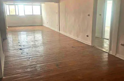 Apartment - 2 Bedrooms - 1 Bathroom for sale in Smouha - Hay Sharq - Alexandria