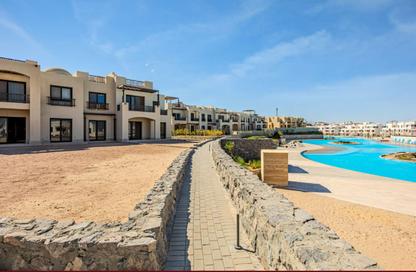 Chalet - 2 Bedrooms - 2 Bathrooms for sale in Makadi Orascom Resort - Makadi - Hurghada - Red Sea