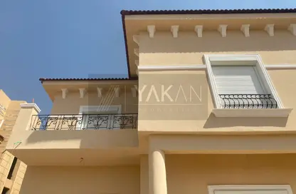 فيلا - 4 غرف نوم - 4 حمامات للبيع في ريحانا فيلاز - امتداد المستثمرين الشمالية - مدينة القاهرة الجديدة - القاهرة