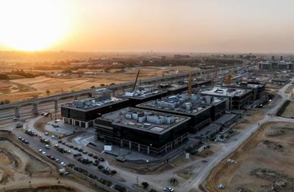 محل تجاري - استوديو - 1 حمام للبيع في جولدن جيت - شارع التسعين الجنوبي - التجمع الخامس - مدينة القاهرة الجديدة - القاهرة