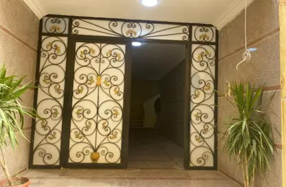 شقة - 3 غرف نوم - 2 حمامات للبيع في المجاورة الثالثة - المنطقة الثامنة - مدينة الشروق - القاهرة