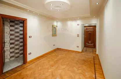 Apartment - 3 Bedrooms - 2 Bathrooms for sale in Mohamed Basha Mohsen St. - Janaklees - Hay Sharq - Alexandria