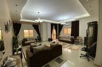 (بنتهاوس  (روف - 4 غرف نوم - 5 حمامات للبيع في شارع دكتور ياسين عبد الغفار - المنطقة ج - حى جنوب الاكايمية - مدينة القاهرة الجديدة - القاهرة