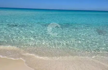 شاليه - 2 غرف نوم - 2 حمامات للبيع في رملة ليك سايد - قسم الضبعة - الساحل الشمالي