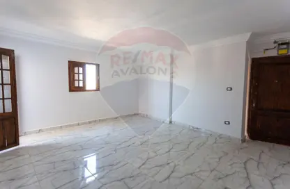 Apartment - 3 Bedrooms - 2 Bathrooms for sale in Al Nasr St. (Adel abou Zahra St. ) - Smouha - Hay Sharq - Alexandria