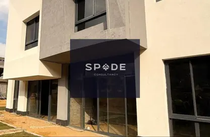 Townhouse - 5 Bedrooms - 5 Bathrooms for sale in Eastshire compound - 5th Settlement Compounds - The 5th Settlement - New Cairo City - Cairo