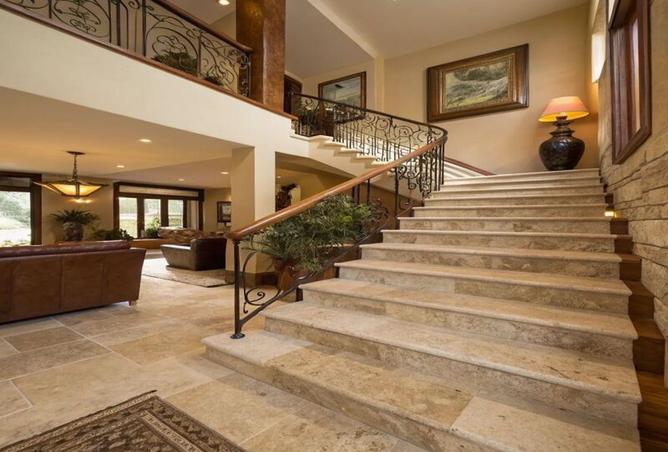 8054701 - Property Image 2
