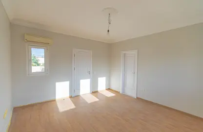 منزل مزدوج - 7 غرف نوم - 7 حمامات للايجار في الكرما 2 - الحي الخامس - الشيخ زايد - الجيزة