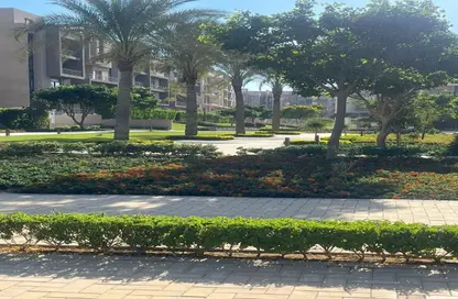 Apartment - 2 Bedrooms - 2 Bathrooms for sale in Villa Square - Fifth Square - The 5th Settlement - New Cairo City - Cairo