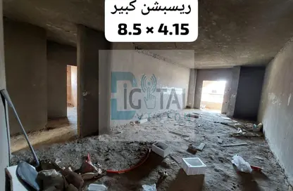 شقة - 3 غرف نوم - 3 حمامات للبيع في طريق الشروق - المنطقة السادسة غرب - مدينة الشروق - القاهرة