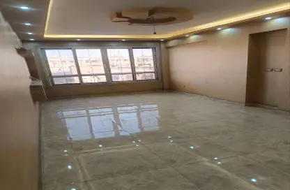 Apartment - 3 Bedrooms - 2 Bathrooms for rent in Gesr Al Suez St. - El Zaytoun - Hay El Zaytoun - Cairo