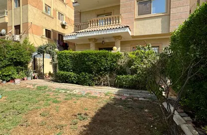 بناية كاملة - 8 غرف نوم - 8 حمامات للبيع في شارع 11 - الحي الاول - الشيخ زايد - الجيزة