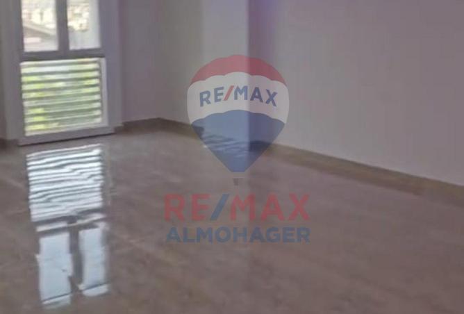 8318611 - Property Image 2