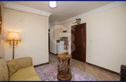 شقة - 3 غرف نوم - 2 حمامات للبيع في شارع ابراهيم حلمي - رشدي - حي شرق - الاسكندرية