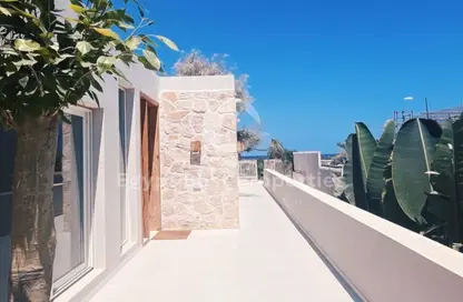 (بنتهاوس  (روف - 2 غرف نوم - 3 حمامات للبيع في راملا - راس الحكمة - الساحل الشمالي