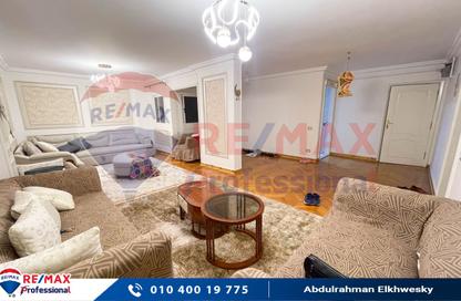 Apartment - 2 Bedrooms - 2 Bathrooms for sale in Al Geish Road - Glim - Hay Sharq - Alexandria