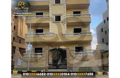بناية كاملة - 8 غرف نوم - 8 حمامات للبيع في الحي الخامس - الشيخ زايد - الجيزة