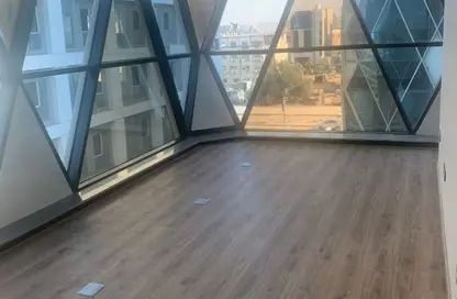 مساحات مكتبية - استوديو - 2 حمامات للبيع في كايرو بزنس بلازا - شارع التسعين الشمالي - التجمع الخامس - مدينة القاهرة الجديدة - القاهرة