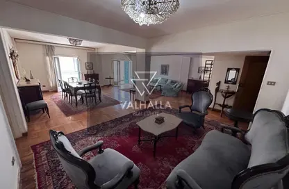 شقة - 2 غرف نوم - 2 حمامات للايجار في شارع حسن عاصم - الزمالك - القاهرة