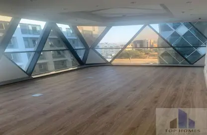 Office Space - Studio - 1 Bathroom for sale in Cairo Business Plaza - North Teseen St. - The 5th Settlement - New Cairo City - Cairo