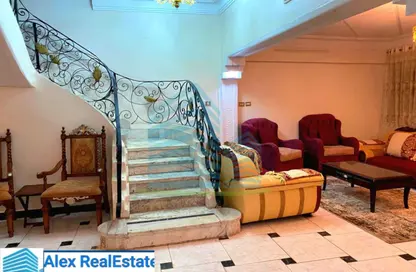 شقة - 4 غرف نوم - 2 حمامات للايجار في طريق الجيش - جليم - حي شرق - الاسكندرية