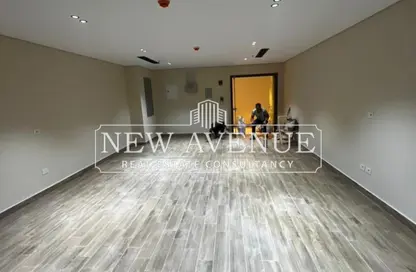 Office Space - Studio - 1 Bathroom for rent in Hyde Park Business District Mall - South Teseen St. - The 5th Settlement - New Cairo City - Cairo