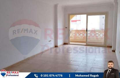 شقة - 2 غرف نوم - 1 حمام للبيع في شارع مدرسة الريادة - سموحة - حي شرق - الاسكندرية