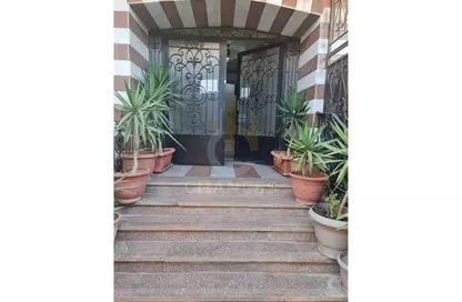 Apartment - 4 Bedrooms - 3 Bathrooms for sale in Street 32 - District 5 - The 5th Settlement - New Cairo City - Cairo