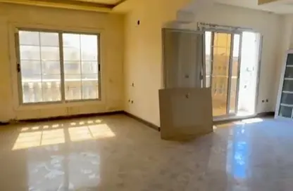 شقة - 3 غرف نوم - 3 حمامات للبيع في شارع 15 - الحي الخامس - التجمع الخامس - مدينة القاهرة الجديدة - القاهرة