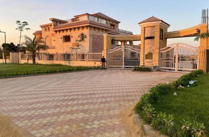 Villa - 5 Bedrooms - 4 Bathrooms for sale in Waslet Dahshur Road - Green Belt - 6 October City - Giza